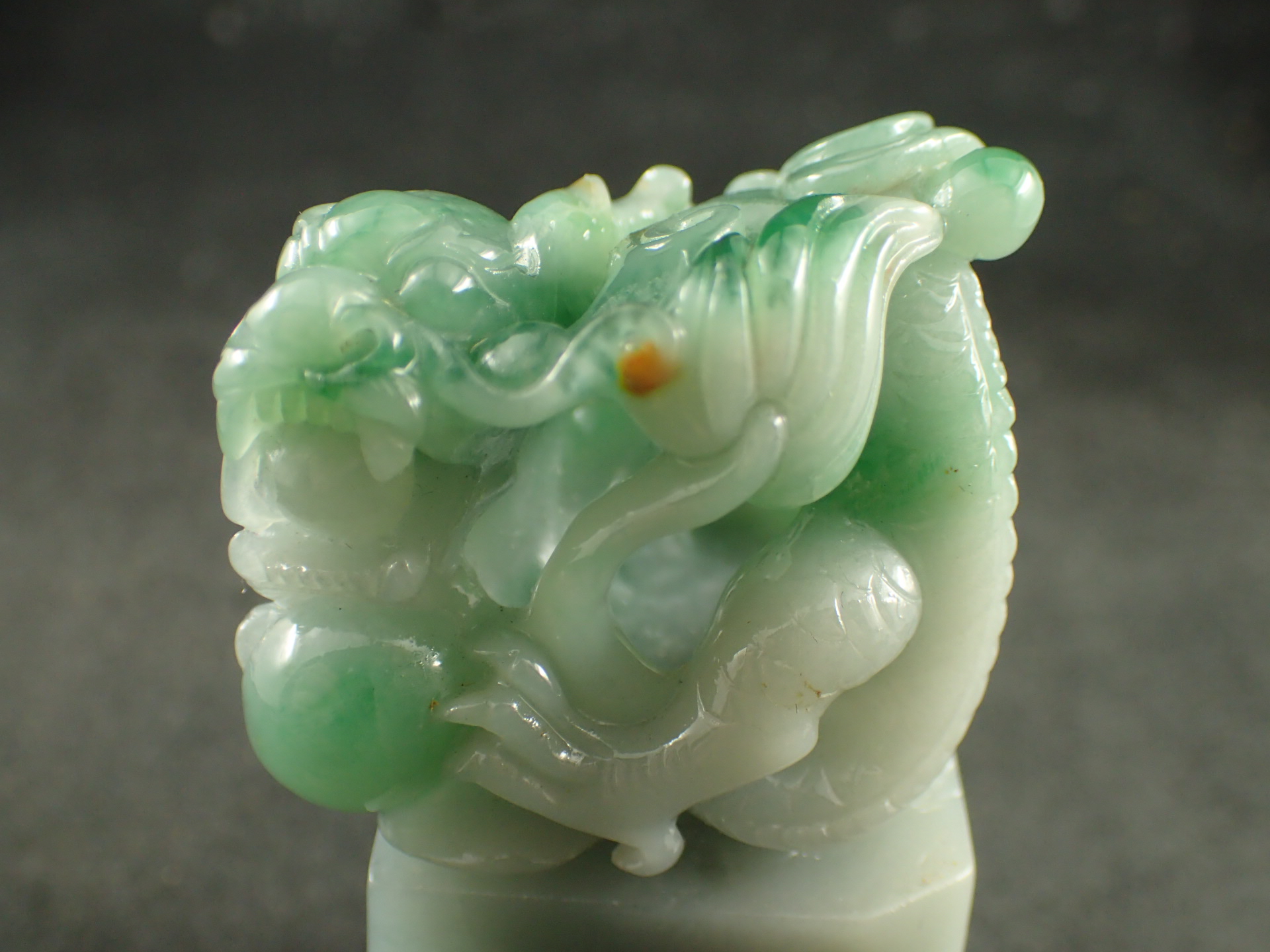 最高品質ネフライト（龍を彫刻） 芸術品 印鑑 ｜石の販売専門店【vec