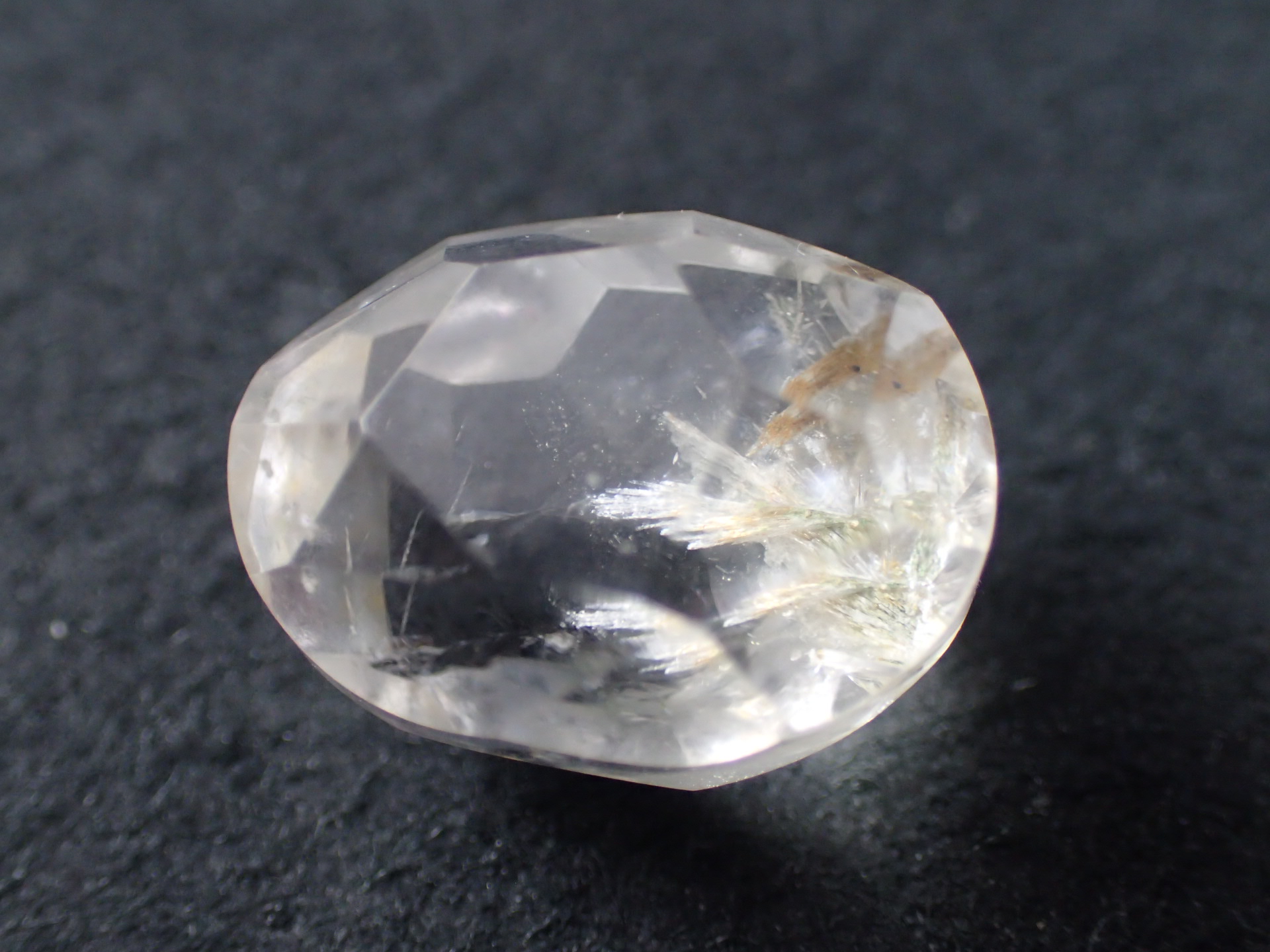 最高品質天然山梨八幡山水晶（ルチル入)(Yamanashi Quarz) 自由カット