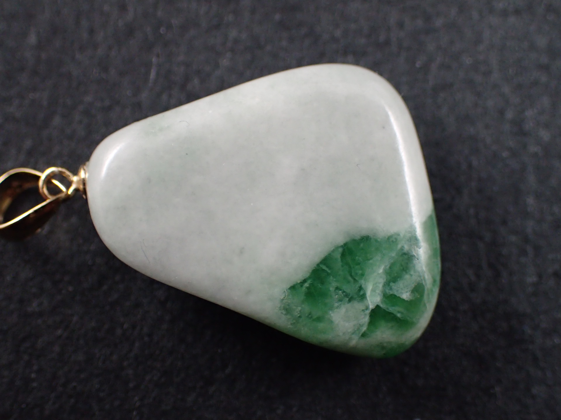 最高品質糸魚川翡翠 TOP K18 新潟県糸魚川市 産 ｜石の販売専門店【vec