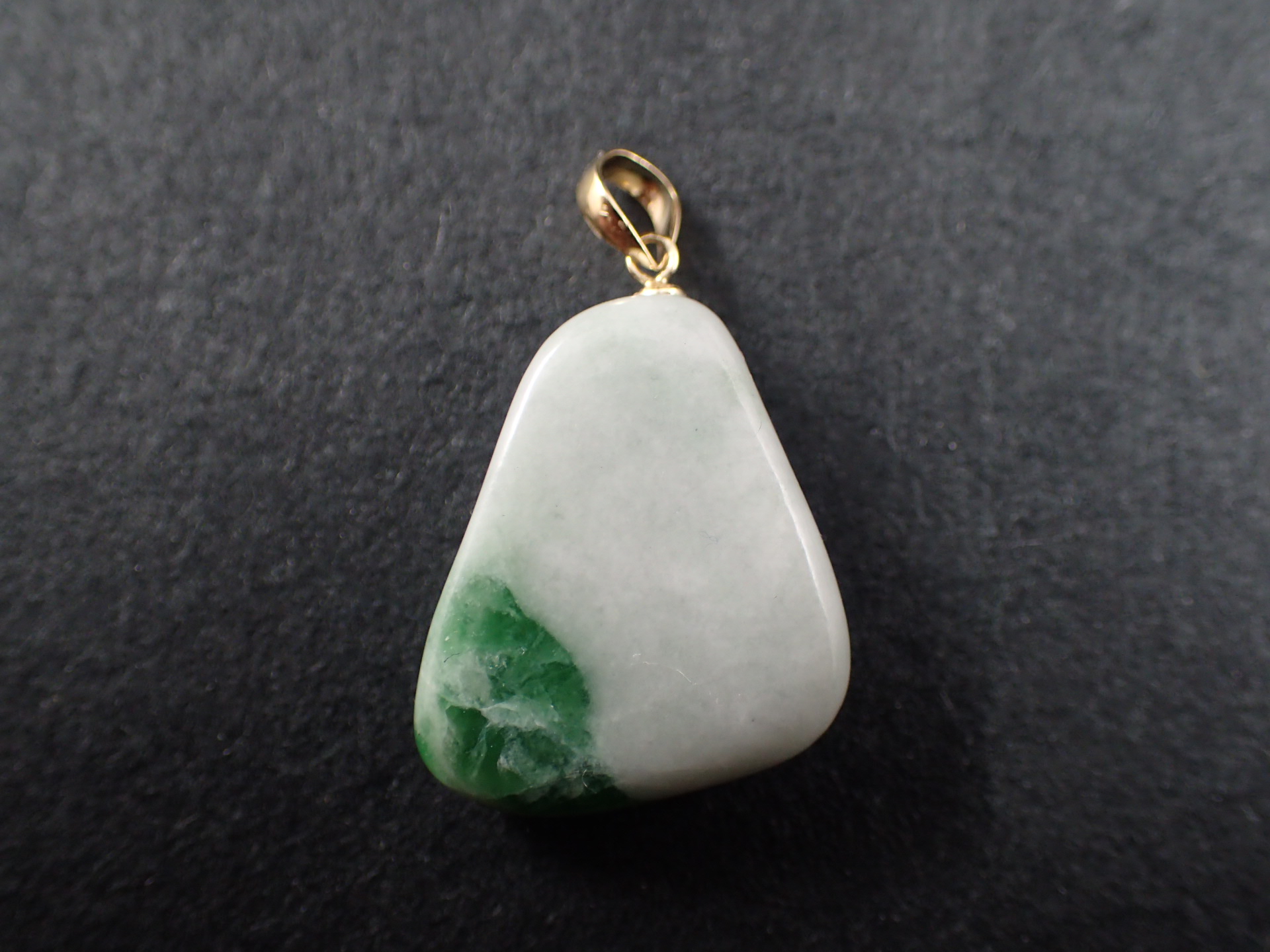 最高品質糸魚川翡翠 TOP K18 新潟県糸魚川市 産 ｜石の販売専門店【vec