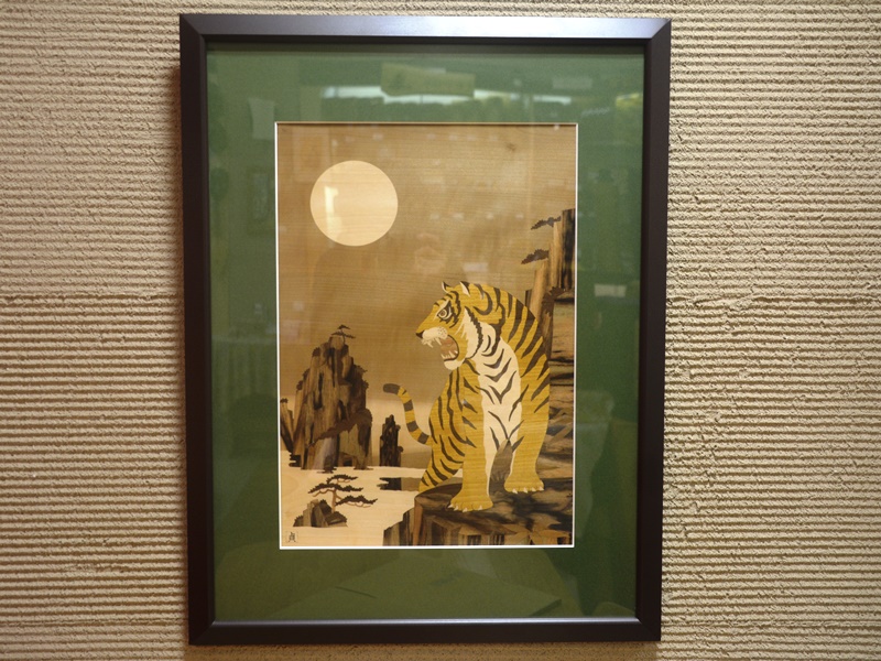 木象嵌 月光の虎 商品詳細｜寄木細工・箱根細工｜いづみやがお届けする