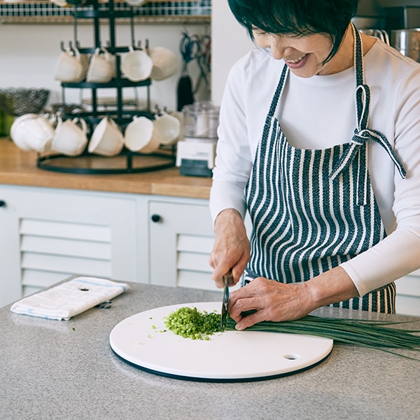 WEB限定セット】丸まな板 マスタード 大と小のセット｜調理道具