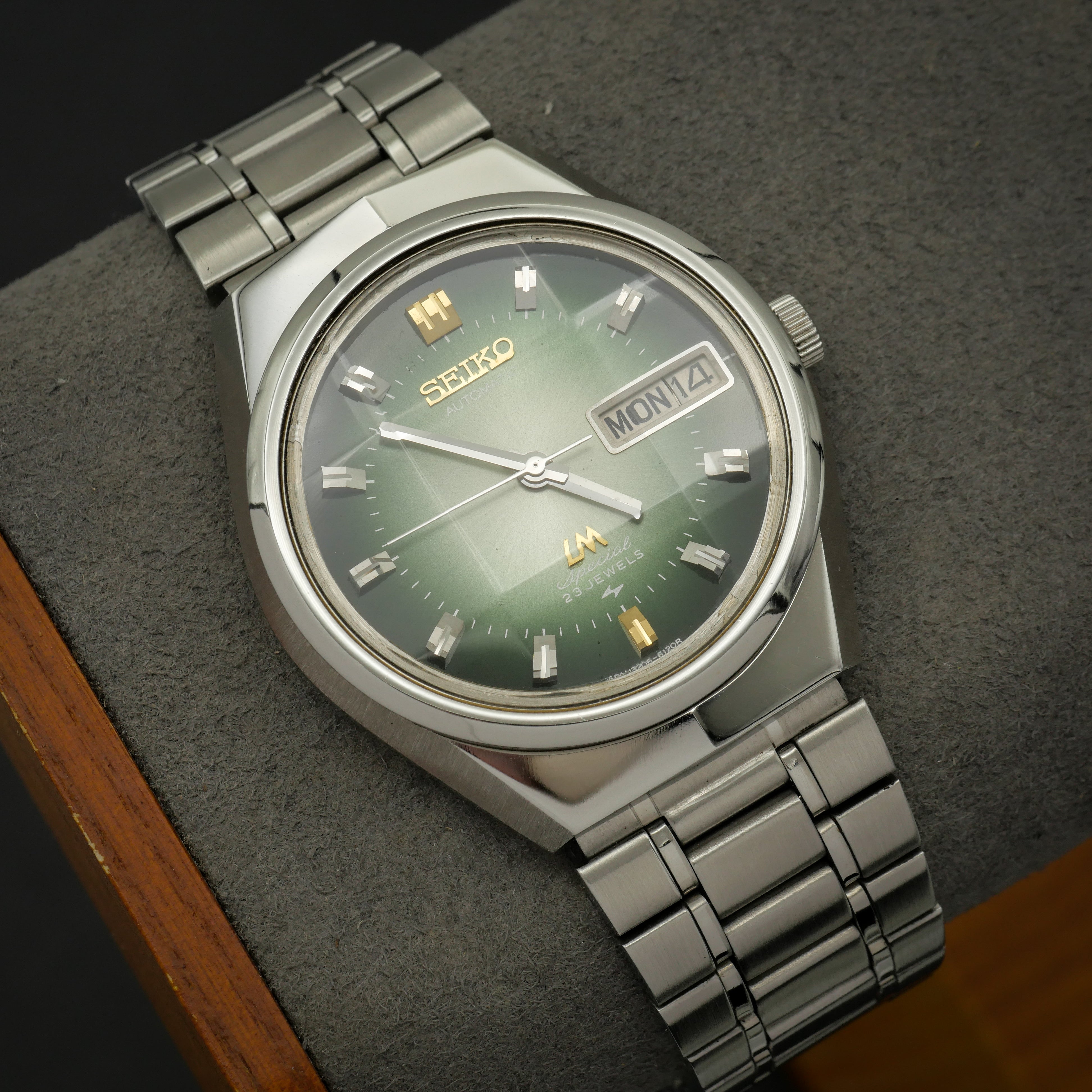 SEIKO LORD MATIC LM SPECIAL 23 JEWELS AUTOMATIC FACETED CRYSTAL