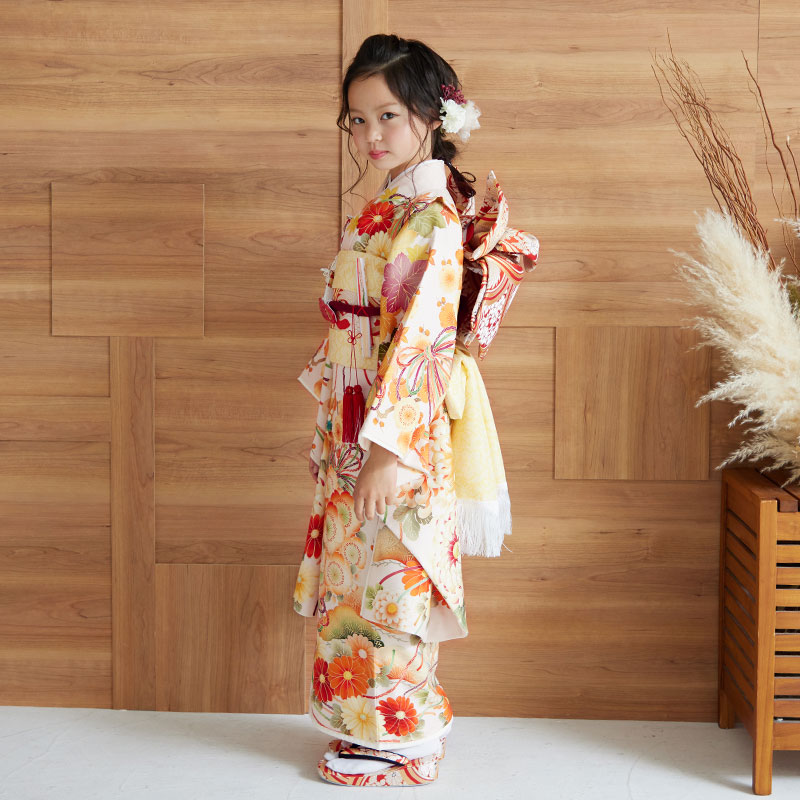 七五三七歳四つ身：N112 華徒然 クリーム 花薬玉 | 七五三着物レンタル