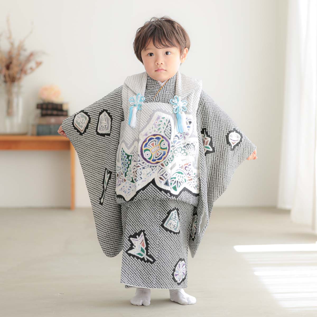 半額 1点のみ 七五三 着物 3歳 男の子 被布セット 白 グレー 刺繍柄