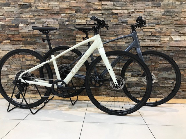 TREK】『FX3』最新25年モデルの別カラーが追加入荷です!!グロス
