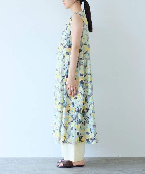 yuni ワンピース 水彩花プリント ノースリーブフレアワンピース