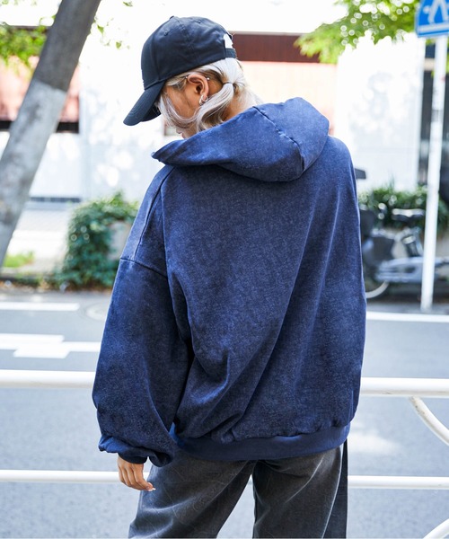 パーカー 「ロゴ刺繍」ピグメントZIPパーカー／立体デザイン