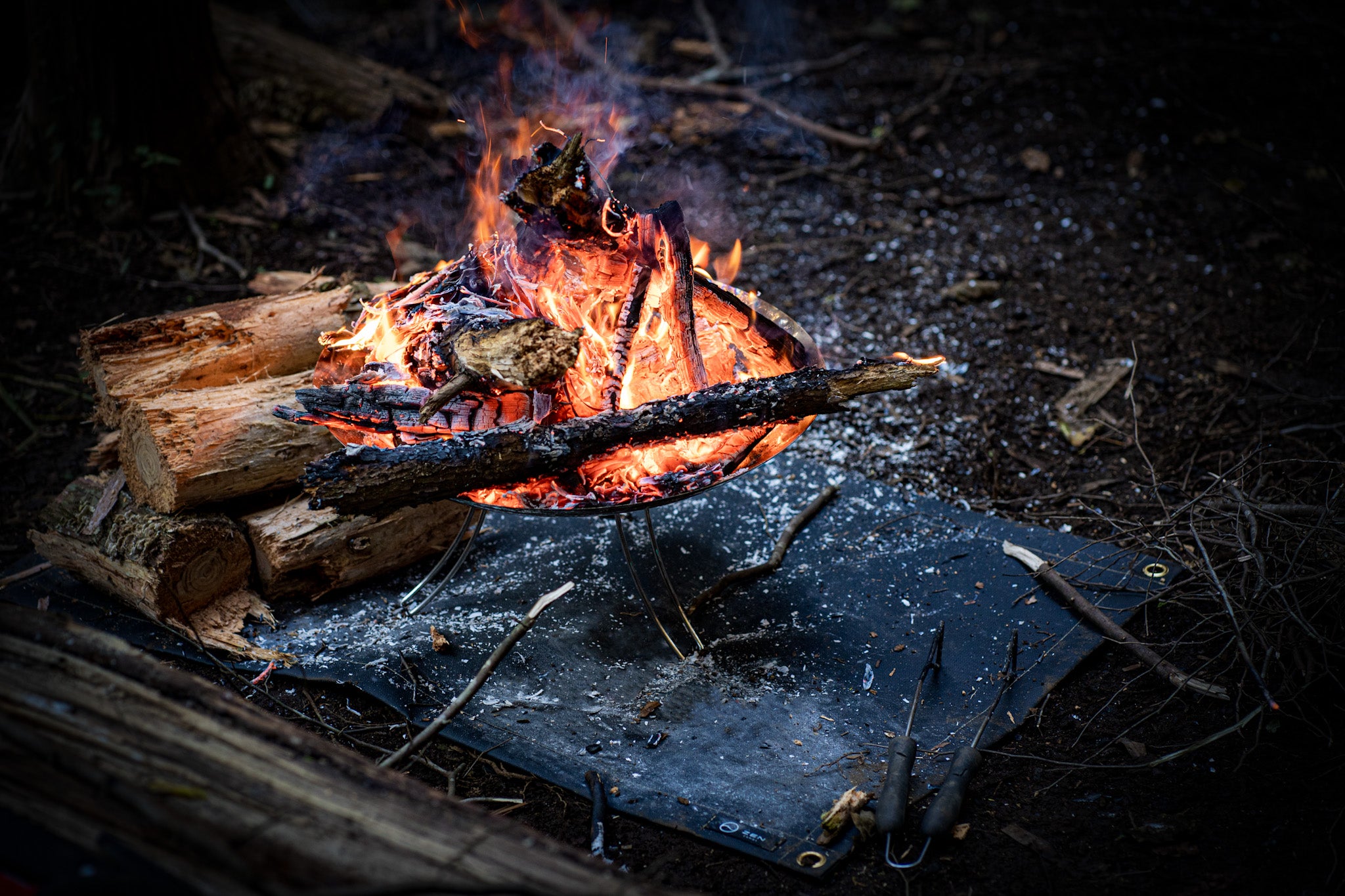 焚き火専用シート（ブラック シリコン加工モデル） – ZEN Camps