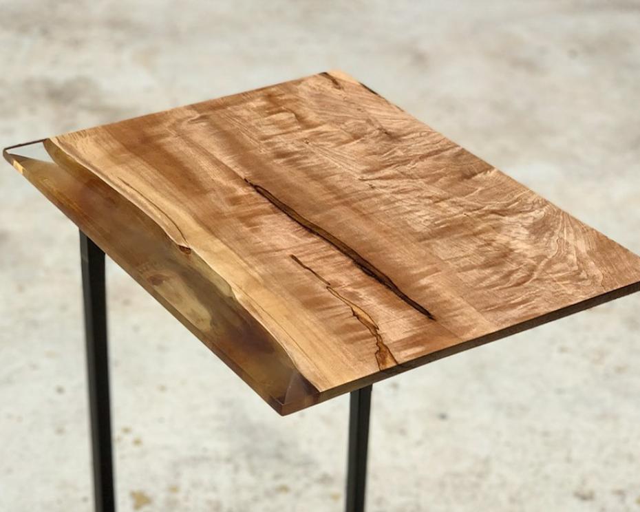 トチのサイドテーブル「ガーランドデザインワークス」レジン・リバー