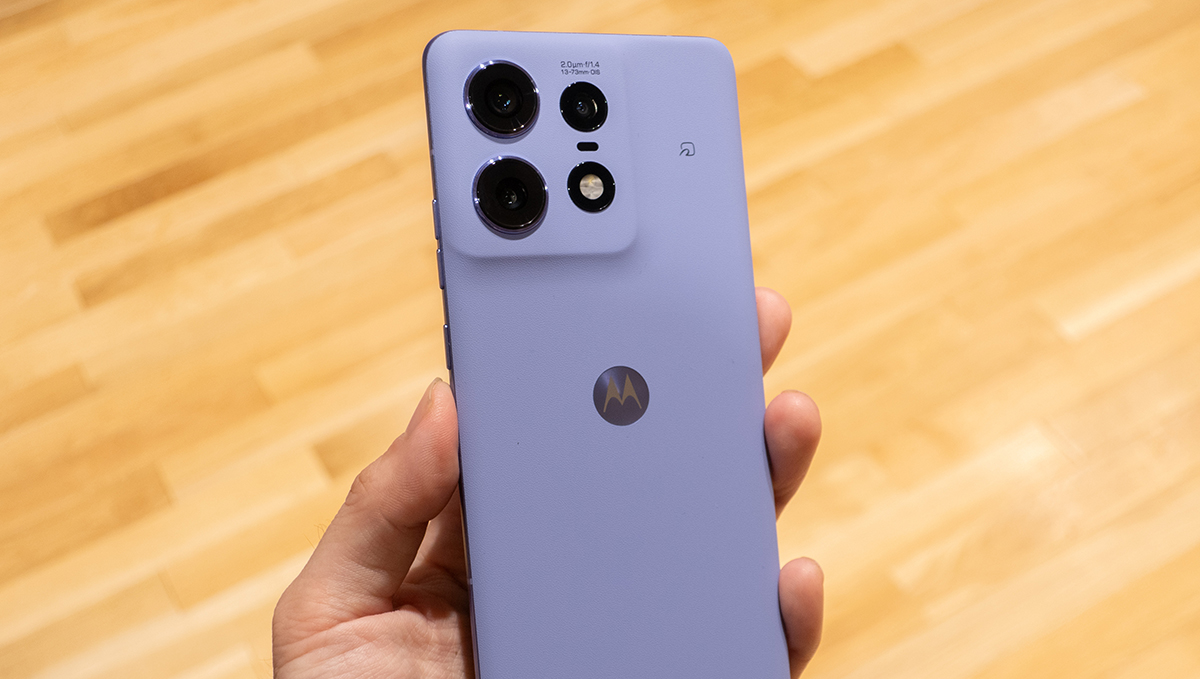 19分で充電終わるのすごすぎ！ しかも8万円切りのプレミアムスマホ