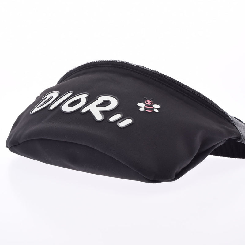 ディオール・オムKAWSコラボ 蜂モチーフ ボディバッグ 黒 メンズ