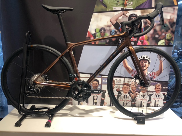 2022モデル「TCR ADVANCED 2 DISC KOM」 ｜ ジャイアントストア二子玉川