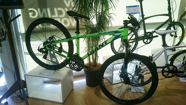 ATX 」ネオングリーンカラーのご紹介 ｜ ジャイアントストア高知