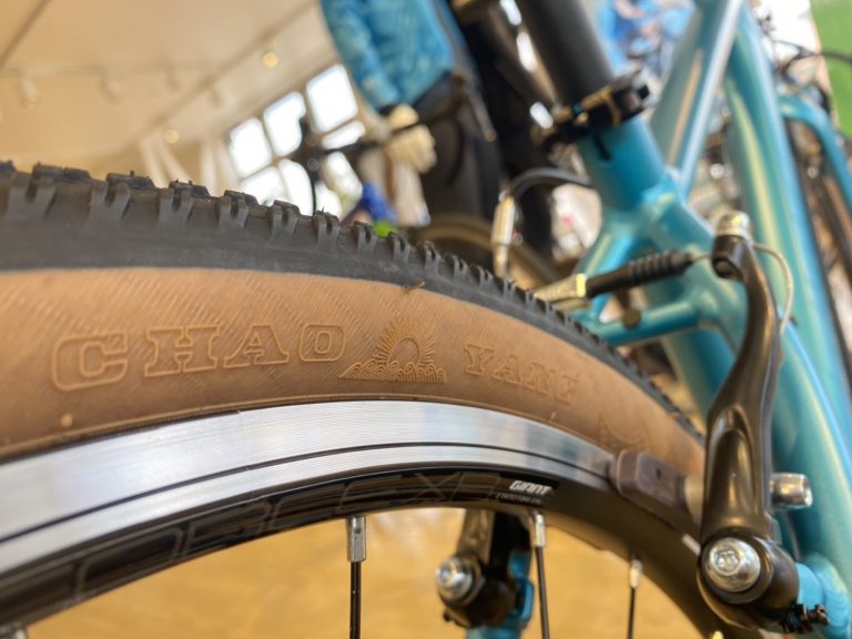 カスタム】GRAVIERを、もっとグラベルに！タイヤでイメチェン