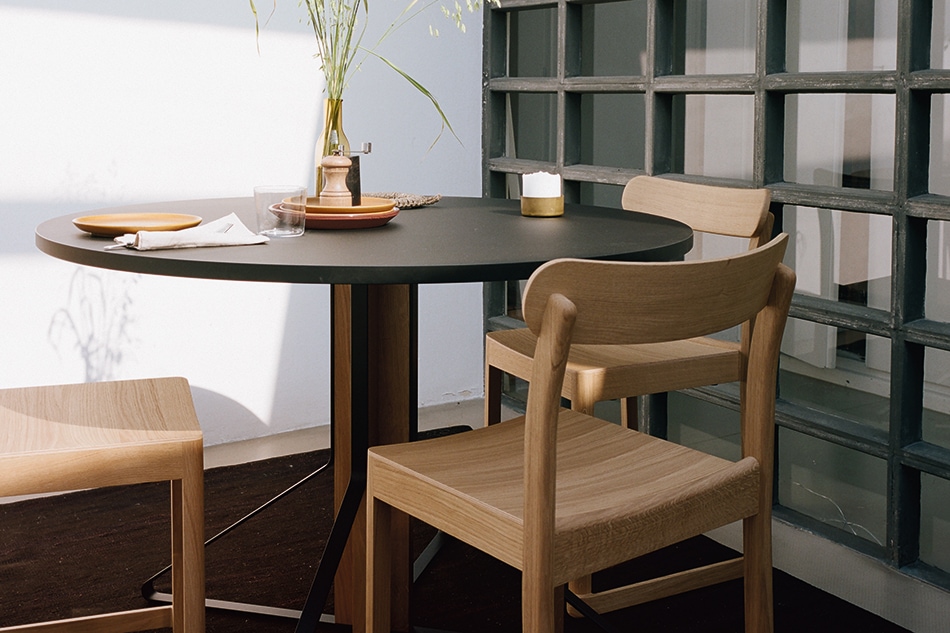 KARRI TABLE REB 003（カアリラウンドテーブル）/ Artek