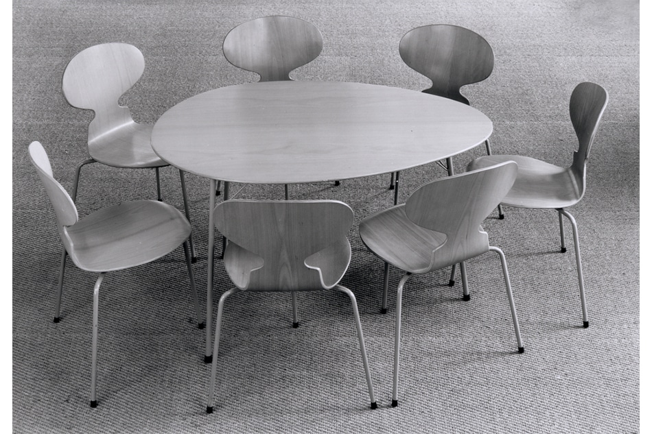 EGG TABLE（エッグテーブル）/FRITZ HANSEN（フリッツ・ハンセン