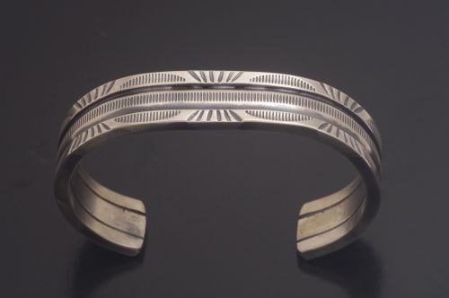 ナバホバングル アーノルド・グッドラック作 《ヘビーゲージ＆スタンプ