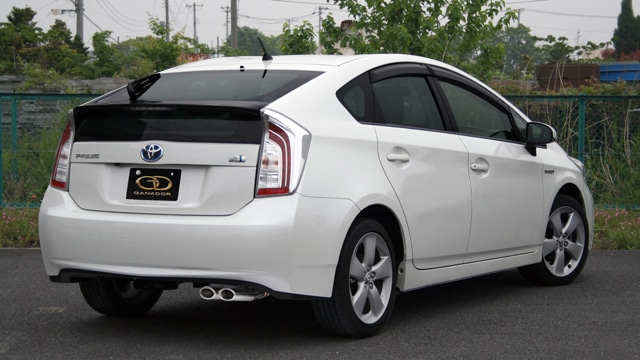 プリウス30系用 GANADOR マフラー（右ダブル出し）を販売中です