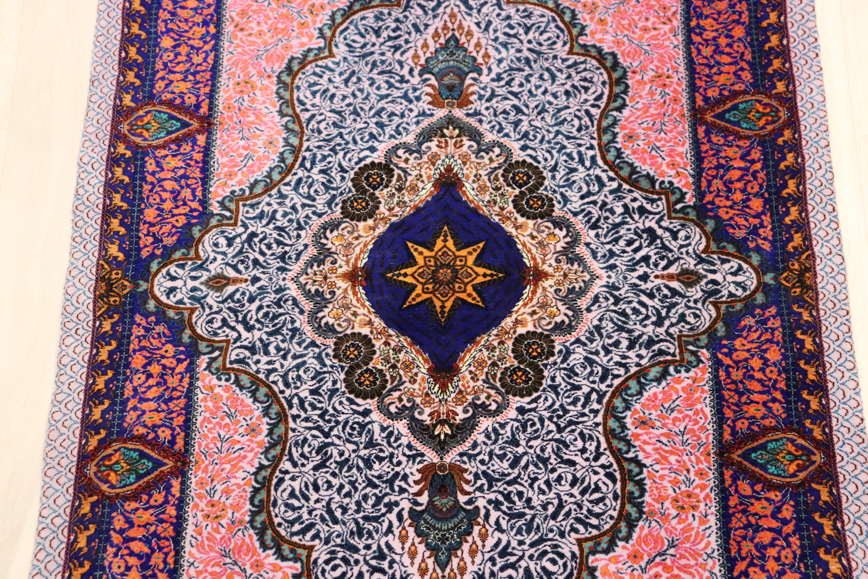 ペルシャ絨毯 クム産 シルク100% モハマドジャムシディ工房 最高密度