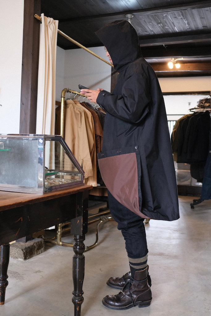 BLACK SIGN SLICKER COAT – grandguignol