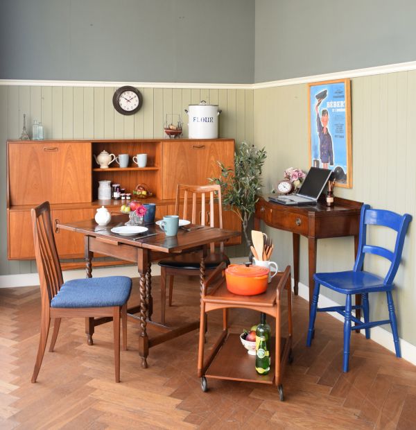 デスクに使えるアンティーク家具、引き出し付きのホールテーブル