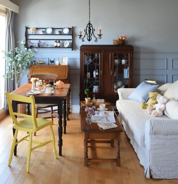 イギリスのおしゃれなアンティークの椅子、ナチュラル感漂うキッチン