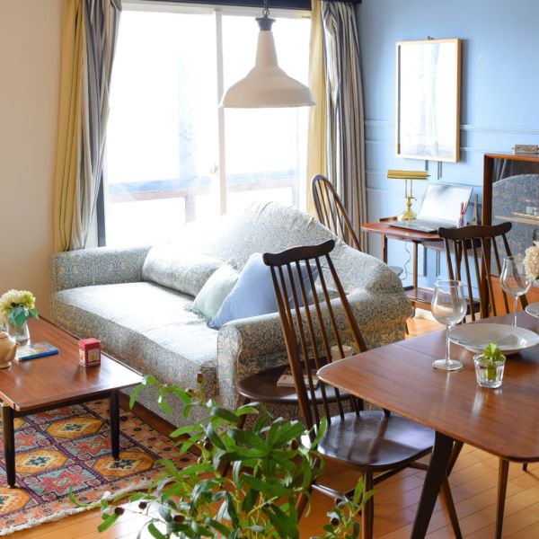 アーコールのビンテージ家具、使いやすいサイズのサイドテーブル(m