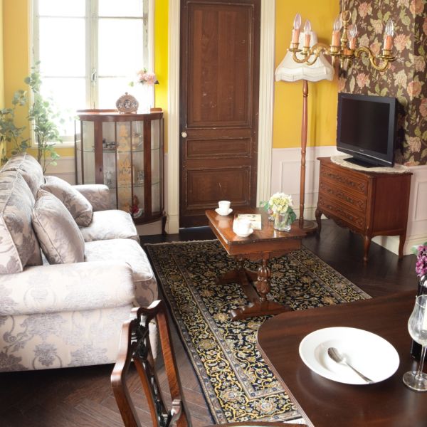 アンティークの伸長式ダイニングテーブル、イギリスで見つけた