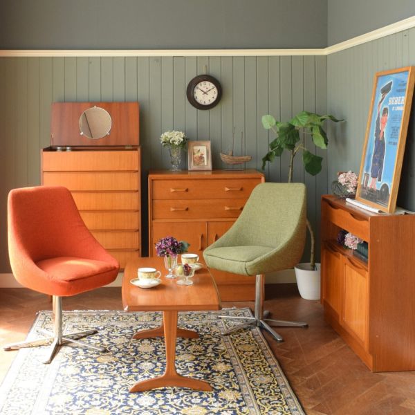 北欧スタイルのヴィンテージチェア、グリーン色のカッコいいスピン