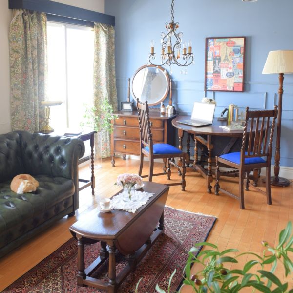 美しい草花が描かれたビジャーのペルシャ絨毯、美しい手結びの