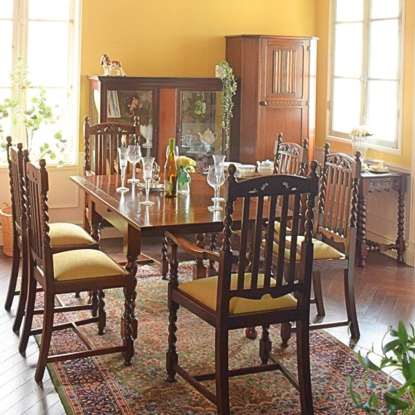 ツイストがおしゃれな伸長式ダイニングテーブル、英国アンティークの