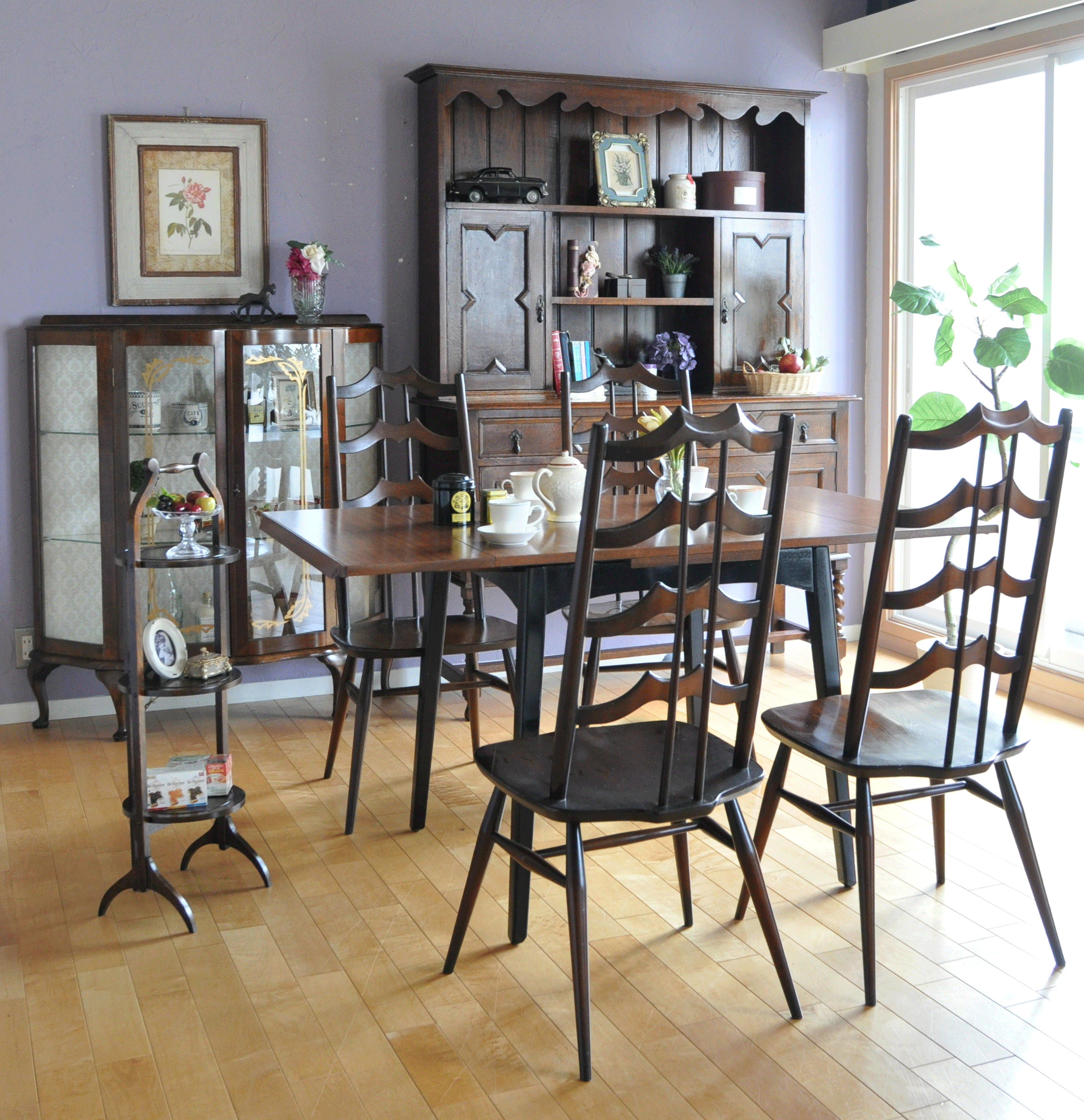 チャイナキャビネットのおしゃれな使い方