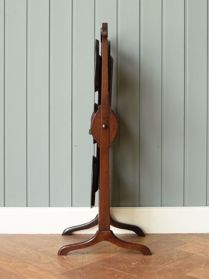 イギリスで見つけたおしゃれなアンティーク家具、マホガニー材の美しい