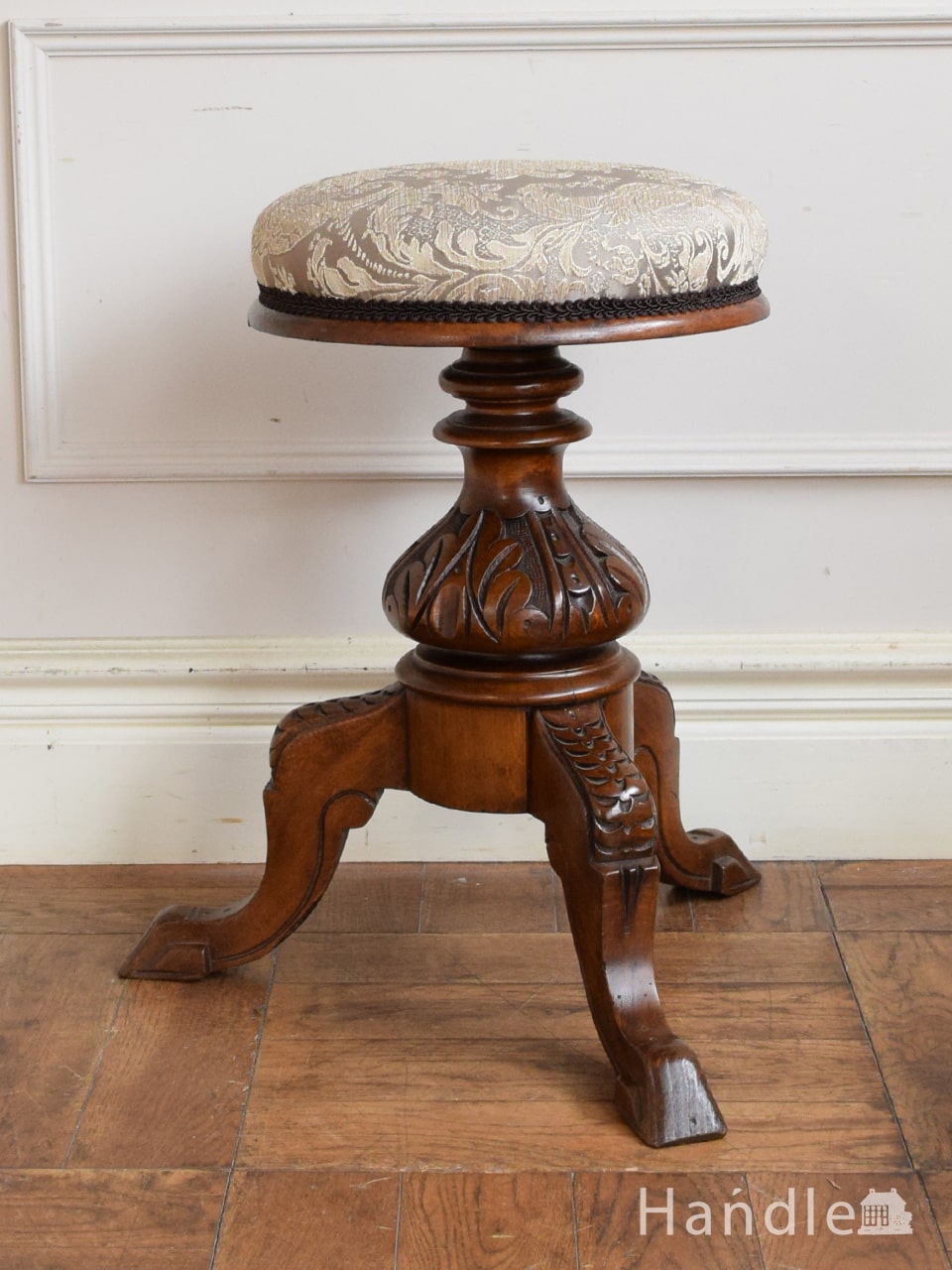 イギリスから届いた1890年代のアンティークの椅子、ウォールナット材の