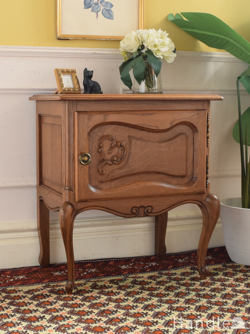 フランスから届いたサイドキャビネット、猫足のおしゃれなアンティーク