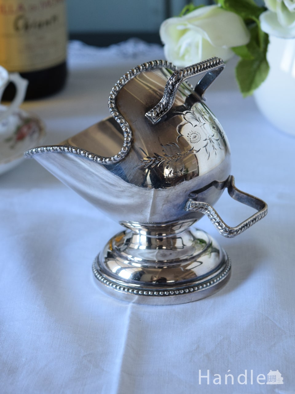 英国のアンティークのシルバー雑貨、お花模様が優雅なシュガー