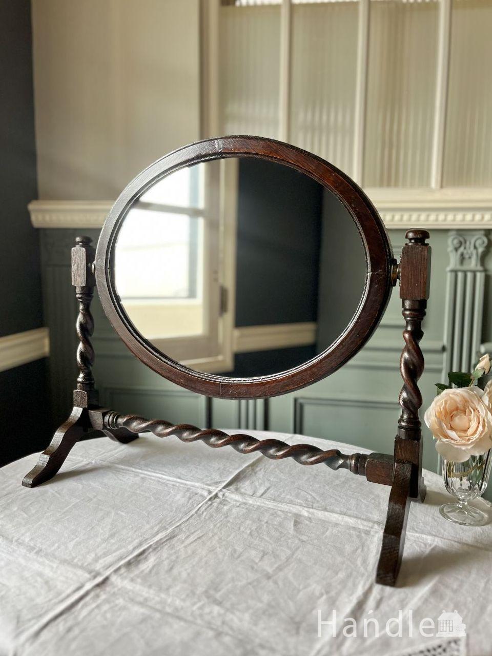 ビンテージのおしゃれな壁掛け鏡、北欧スタイルにピッタリな木枠の