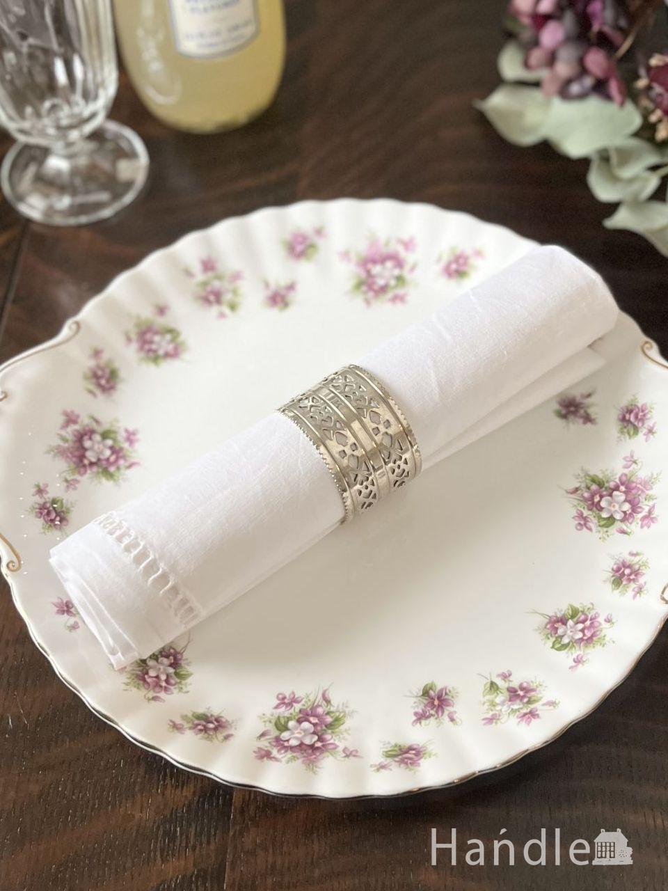 イギリスから届いた可愛いアンティークの食器、陶磁器で出来た修道士の