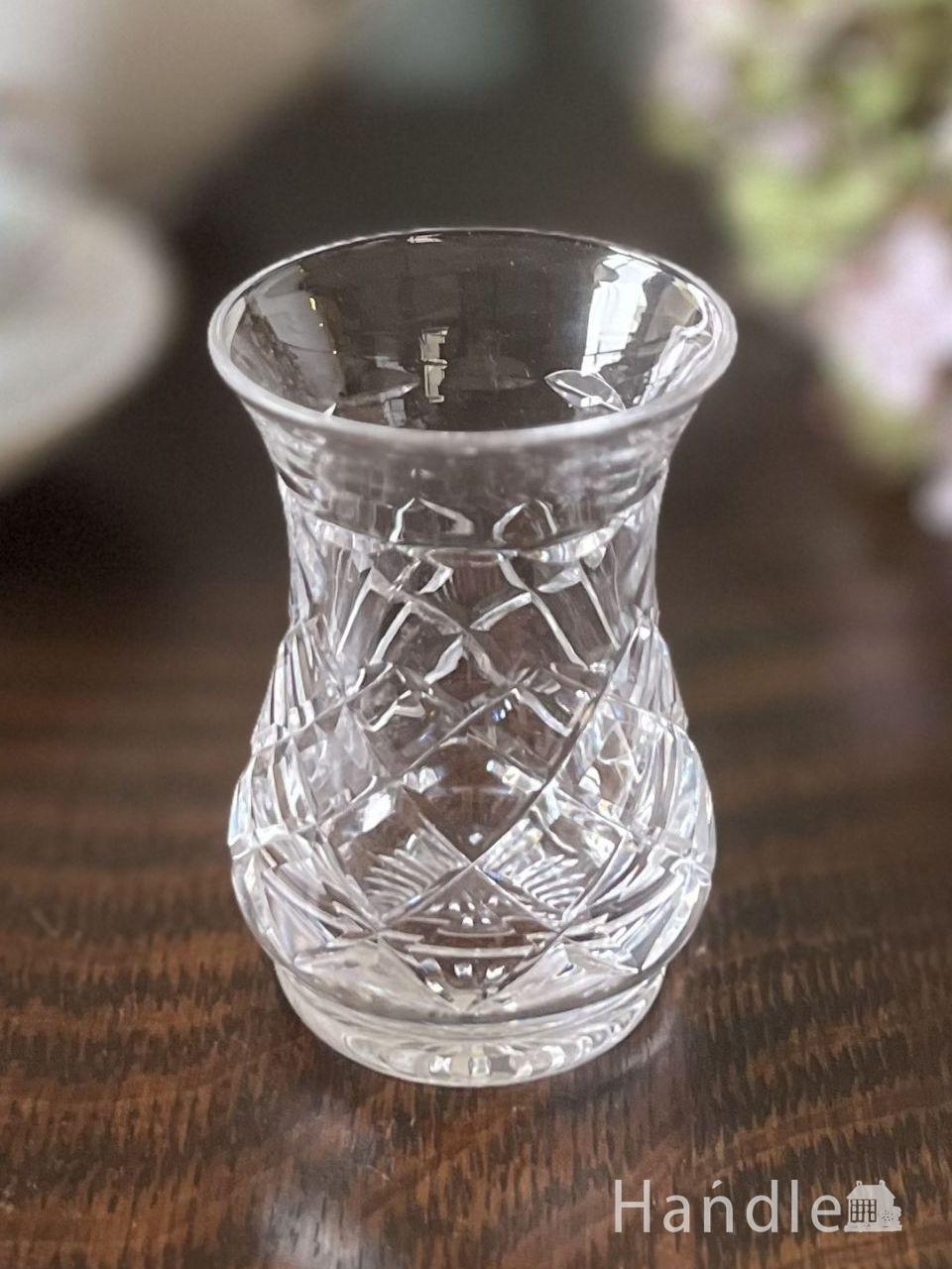 アンティークガラスの雑貨、キレイなフラワーベース（花器）プレス