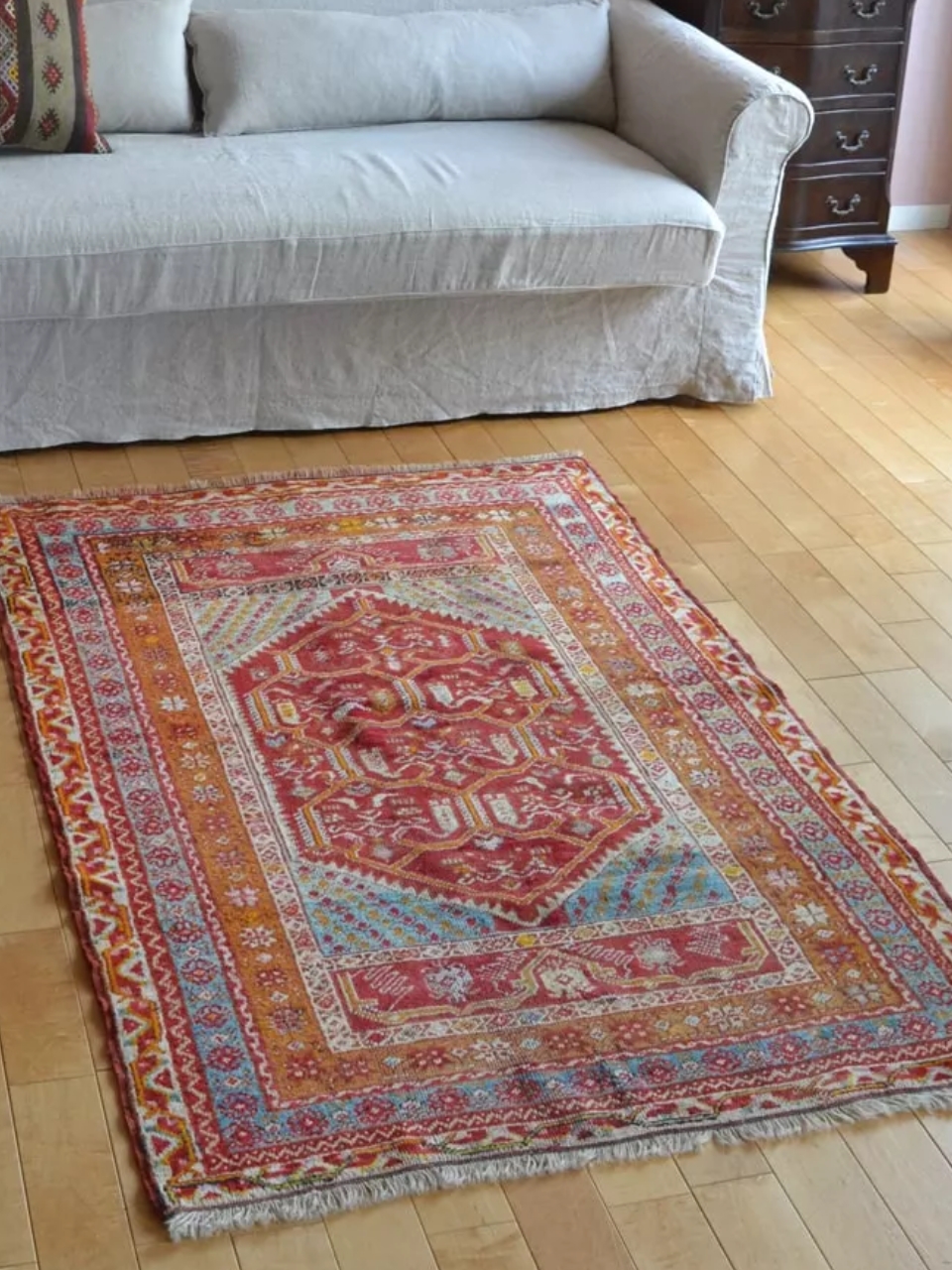 美しいメダリオン模様の手織りの絨毯、Mash'had（マシュハド）の