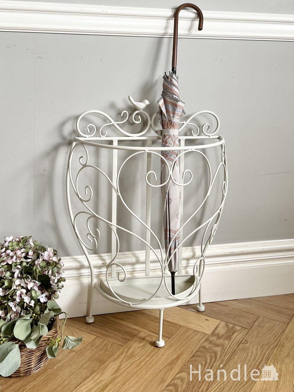 アンティーク調のおしゃれな傘立て、イタリア生まれの木製アンブレラ