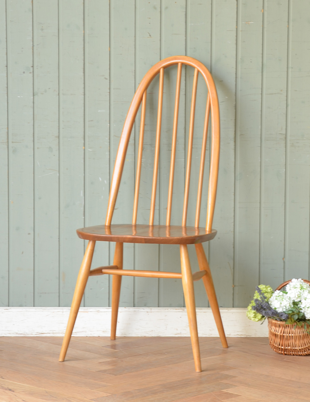 アーコール（ERCOL)社のビンテージチェア、白くペイントしたクエーカー