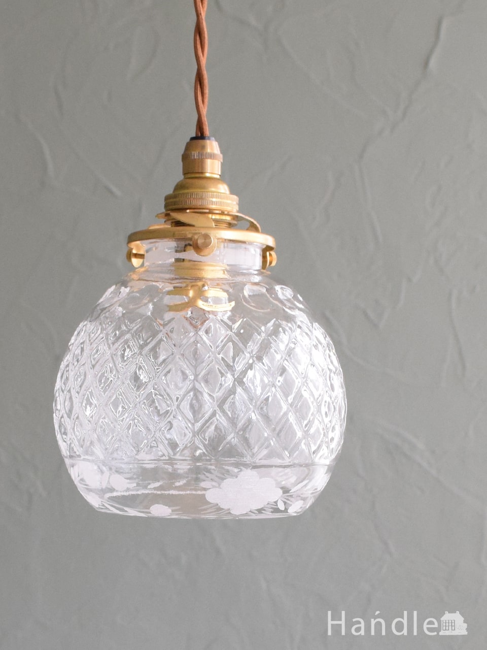 お花の模様が浮かび上がる可愛いガラスシェード照明、ペンダントライト