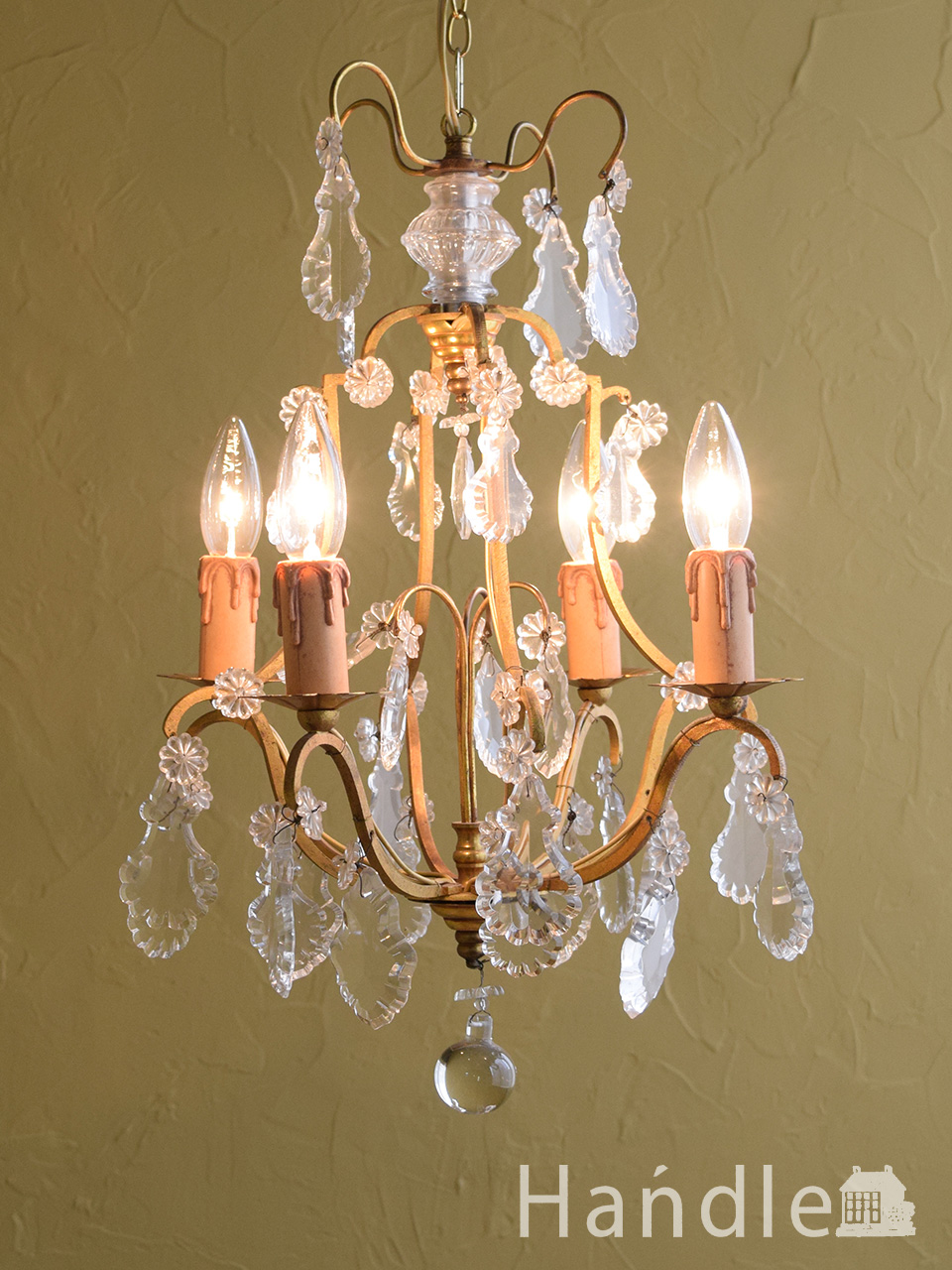 英国アンティークの3灯シャンデリア、ガラスが輝く真鍮製の照明(E17