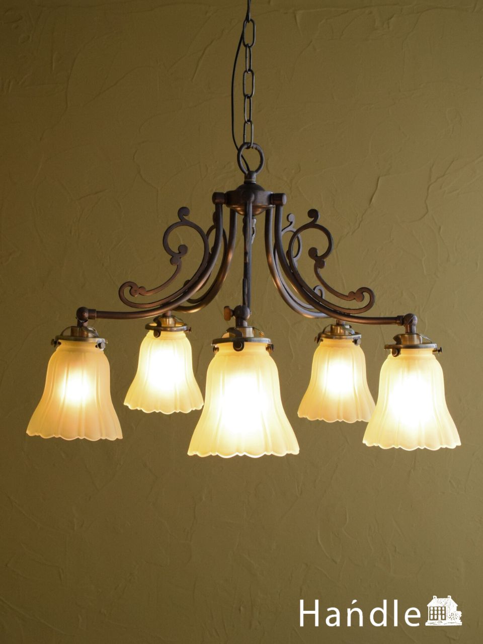 アンティーク色とイエロー色のガラスシェード、角度調整できる5灯