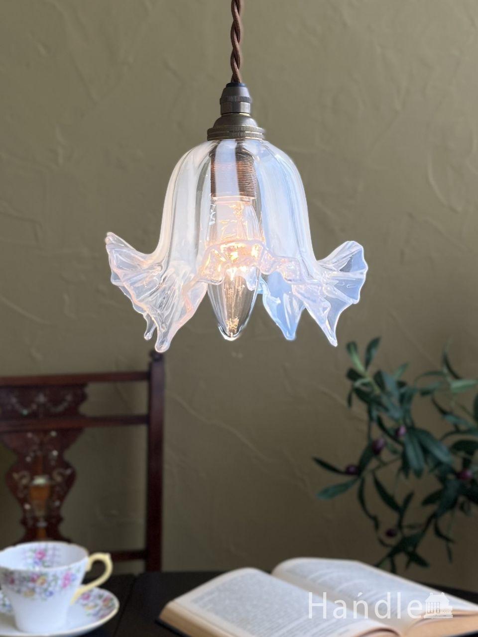 フランスのアンティーク照明、ピンクのミルクガラスのペンダントライト