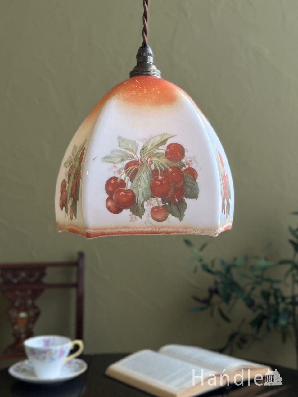 アンティークのフレンチシェード、美しいフリルのペンダントライト