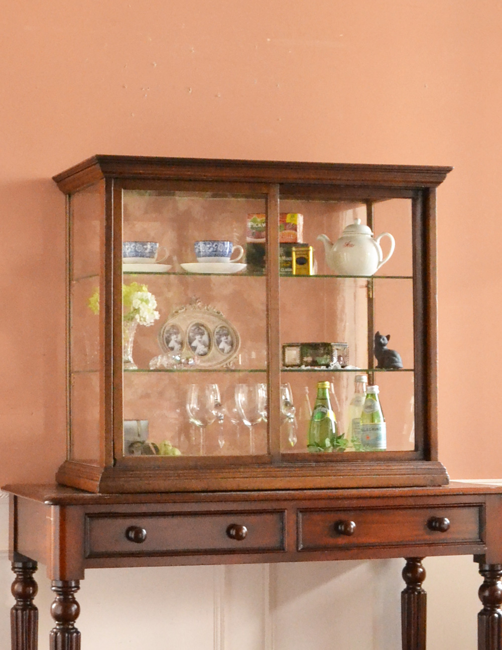 Cadbury社のディスプレイキャビネット、アンティークショー