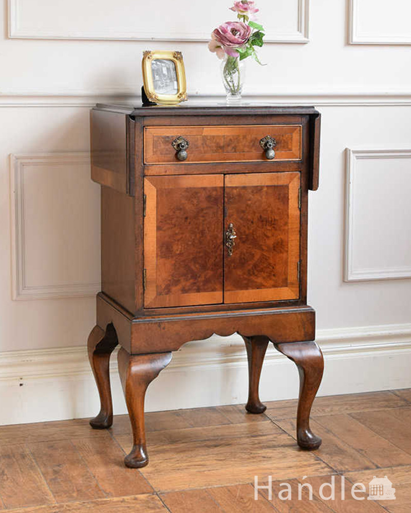 アンティークの英国輸入家具、伸張式の天板付きのサイドチェスト(q